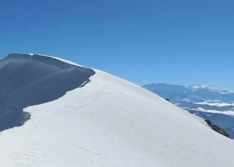 Chulu-Far-East-Peak-Climb-580x450